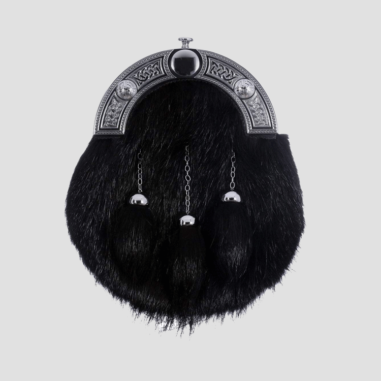 Light Gray Sporran With Silver Cantle
