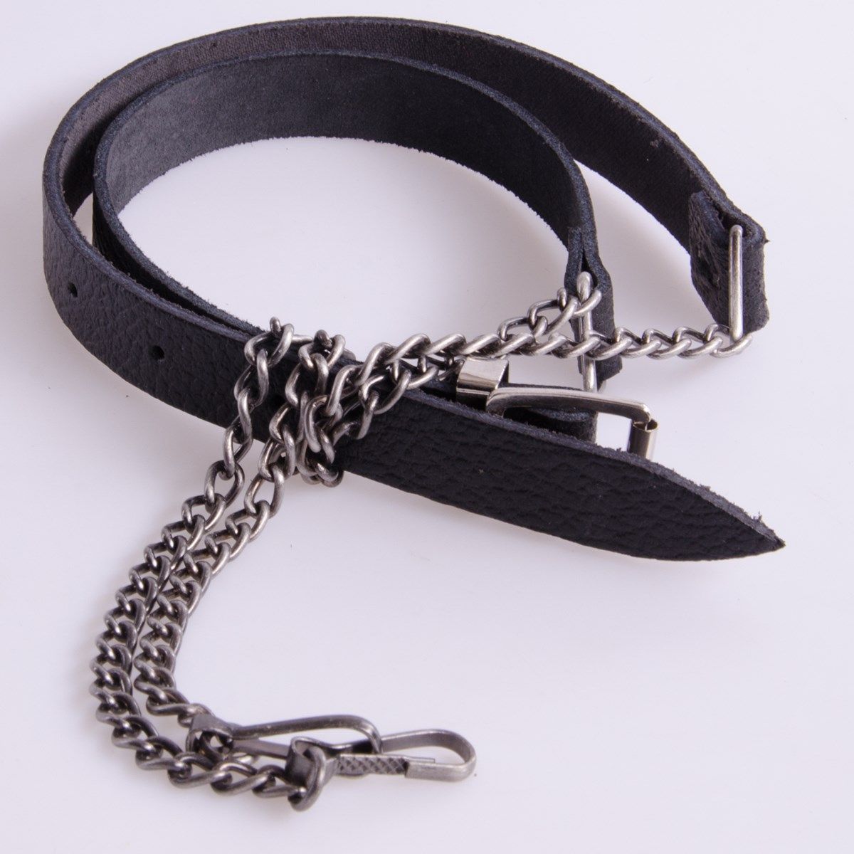 Black Leather Celtic Embossed Studded Leather Sporran With Free Chain Belt - Image 2